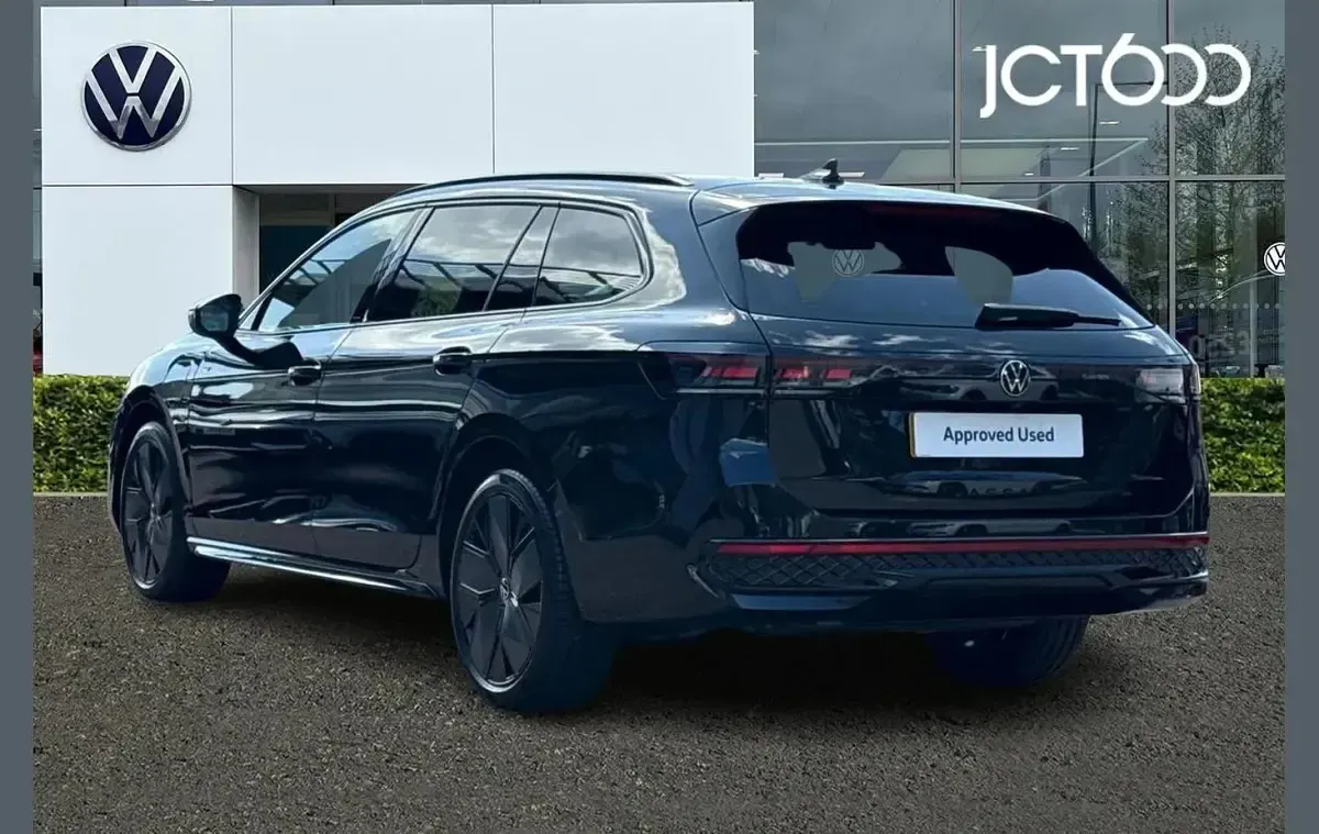 Nuevo VW Passat R-line 204 CV (150 kW) 2026 Negro Familiar