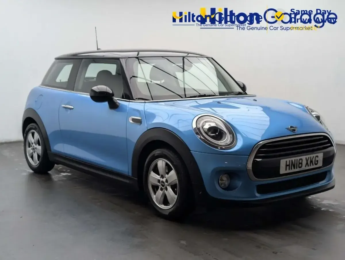 Begagnad Mini Cooper Hatch 136 HK (100 kW) 2018 Blå Halvkombi