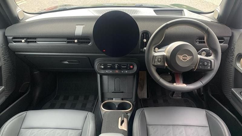Begagnad Mini Cooper Hatch 113 kW (154 HK) 2026 Grå Halvkombi
