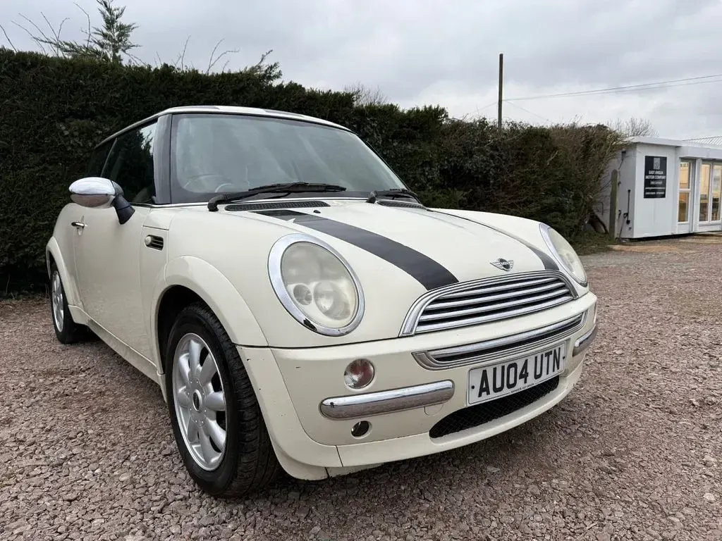 Used Mini ONE Hatch 90 HP (66 kW) 2004 White Hatchback