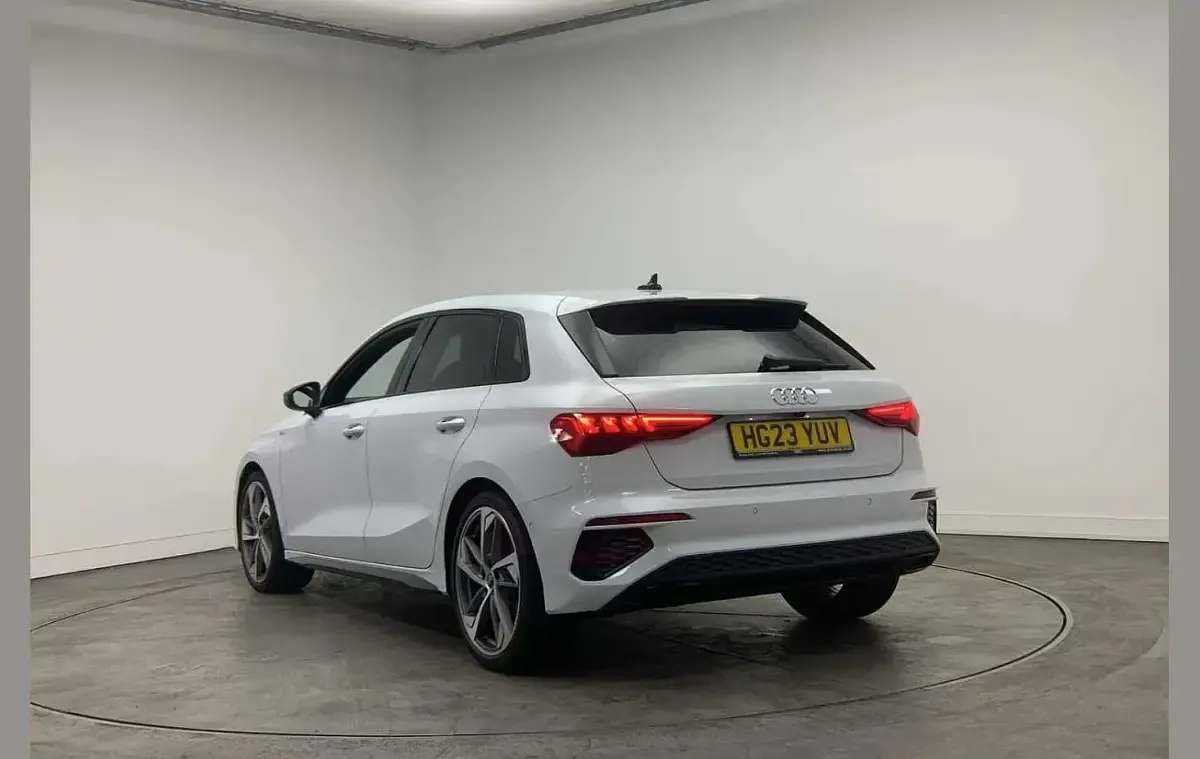 Used Audi A3 Comfort 147 HP (108 kW) 2023 White Sedan