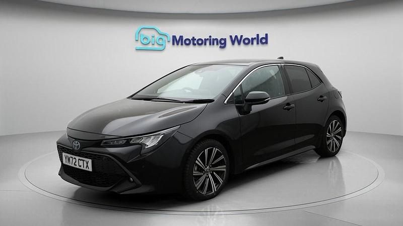 Used Toyota Corolla Design 140 HP (102 kW) 2022 Black Hatchback