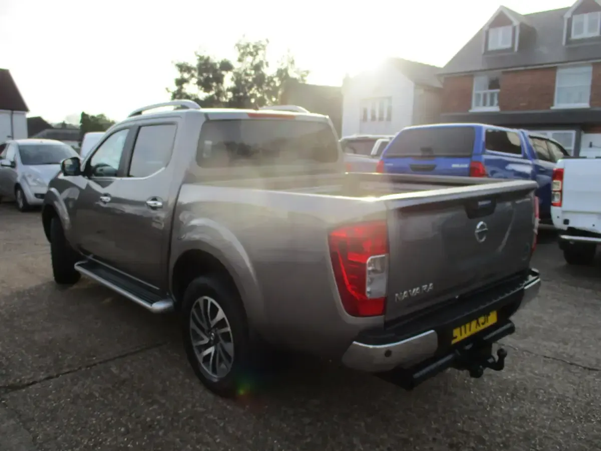 Usado Nissan Navara Tekna 190 CV (139 kW) 2017 Gris Pickup/Camioneta