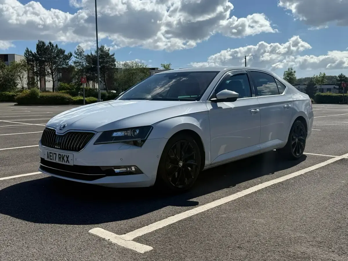 Used Skoda Superb 190 HP (139 kW) 2017 White Hatchback