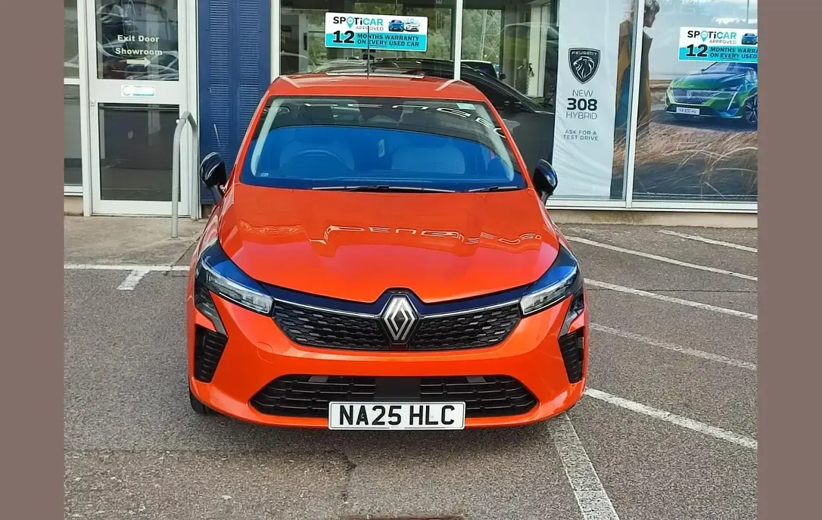 Used Renault Clio Evolution 140 HP (102 kW) 2025 Orange Hatchback