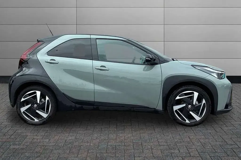 Used Toyota Aygo X Design 116 HP (85 kW) 2026 Green SUV