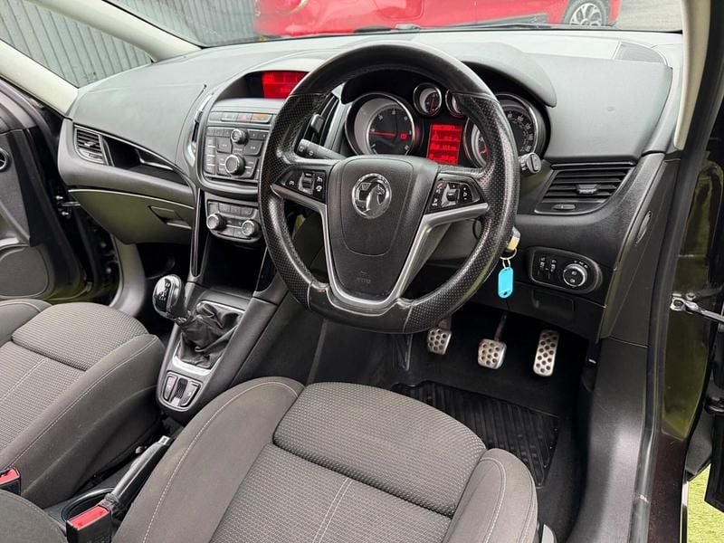 Used Vauxhall Zafira SRi 2015 Brown MPV