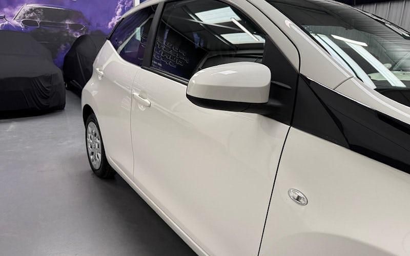 Used Toyota Aygo X-play 72 HP (52 kW) 2019 White Hatchback