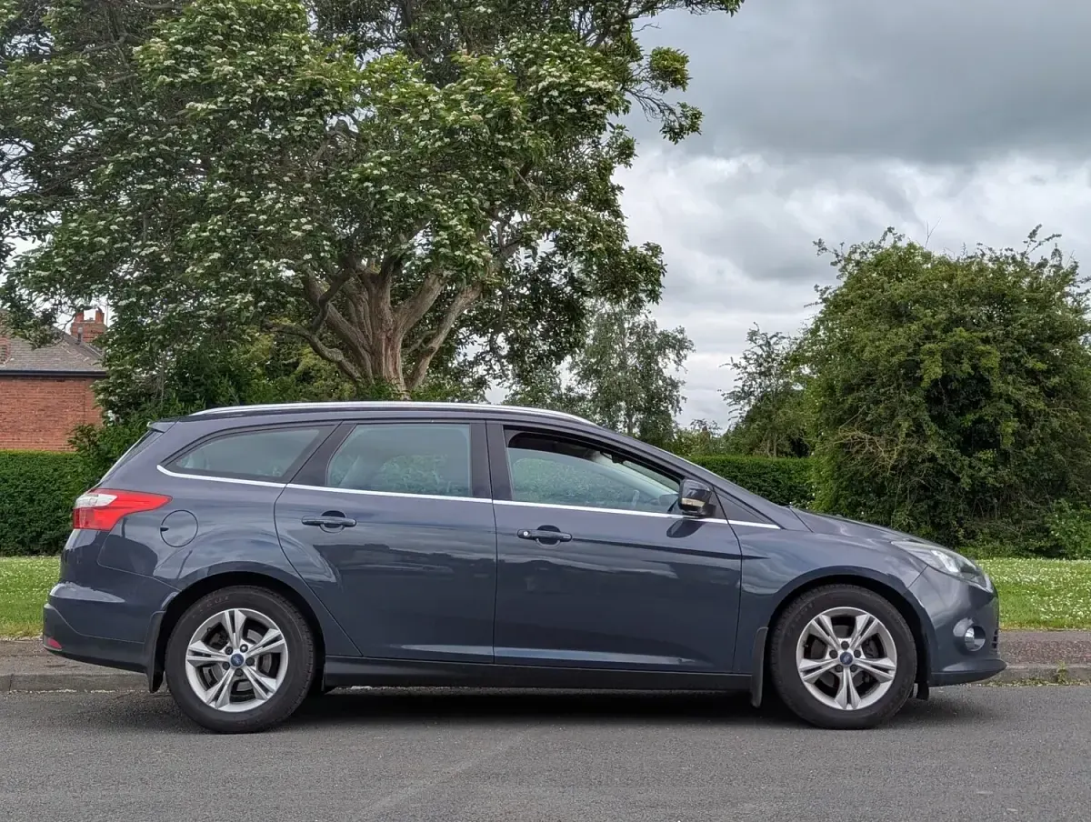 Used Ford Focus Zetec 115 HP (84 kW) 2011 Grey Estate
