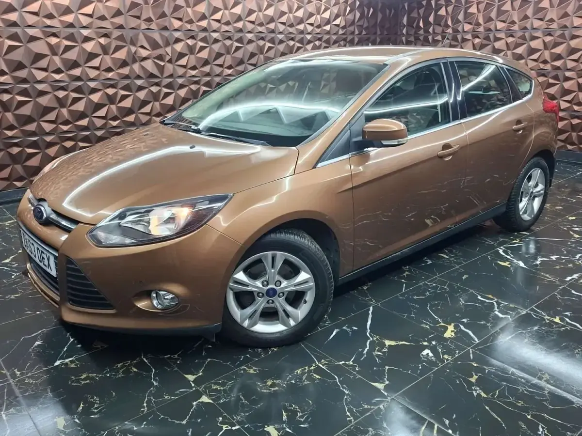 Used Ford Focus Zetec 2013 Brown Hatchback