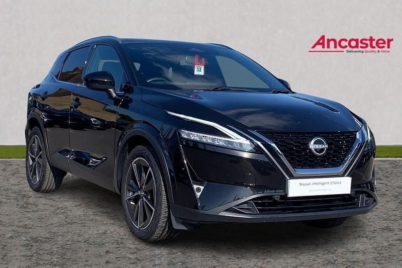 Pearl black Used 2022 Nissan Qashqai Tekna SUV | £18,975 (Expensive) - Image 1/4