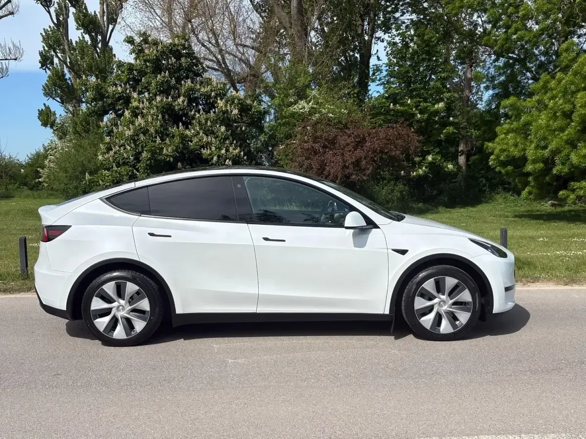 Używany Tesla Model Y RWD 219 kW (299 KM) 2023 Biały SUV