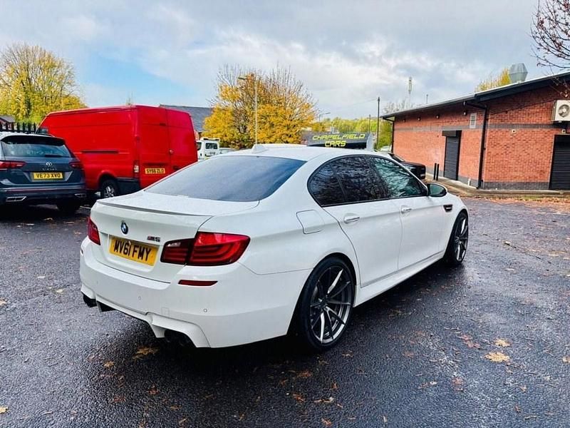 Begagnad BMW M5 M Performance 2011 Vit Sedan