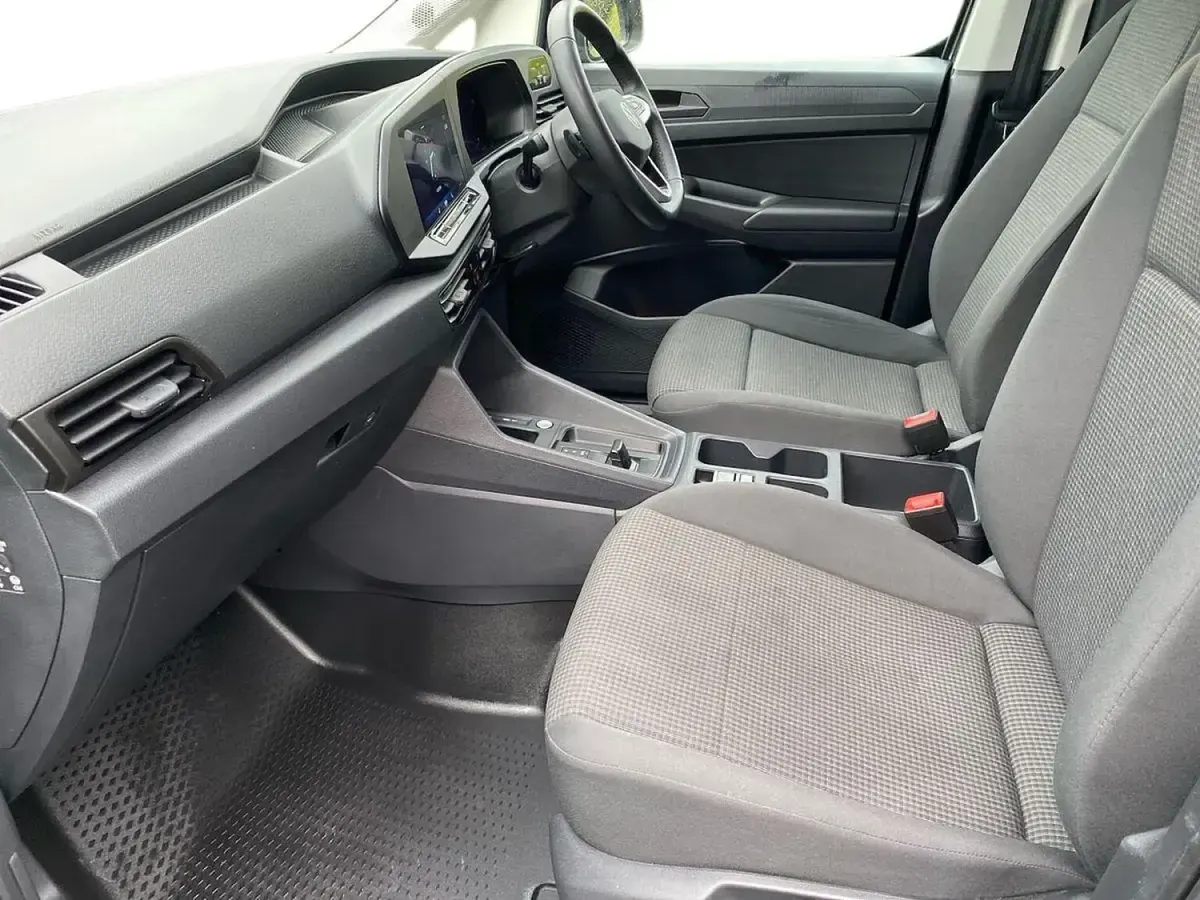 Usado VW Caddy Pro 116 HP (85 kW) 2025 Cinzento Monovolume