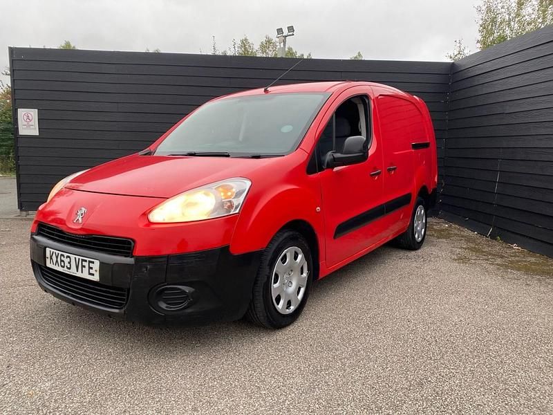 Red Used 2014 Peugeot Partner S MPV | £2,495 (Fair price) - Image 1/4