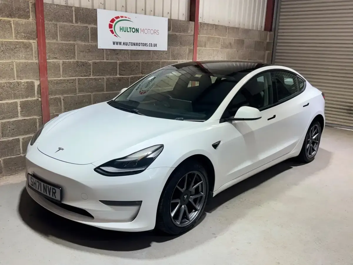 Używany Tesla Model 3 Long Range AWD 77 kW (106 KM) 2021 Biały Sedan/Limuzyna