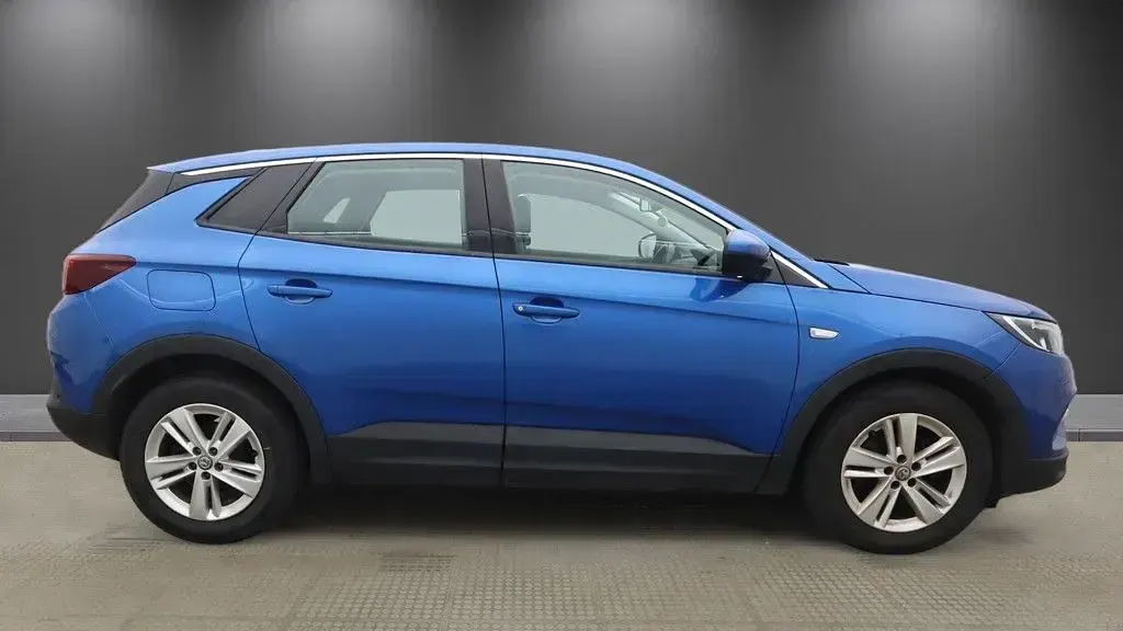 Used Vauxhall Grandland X Business Edition 130 HP (95 kW) 2020 Blue SUV