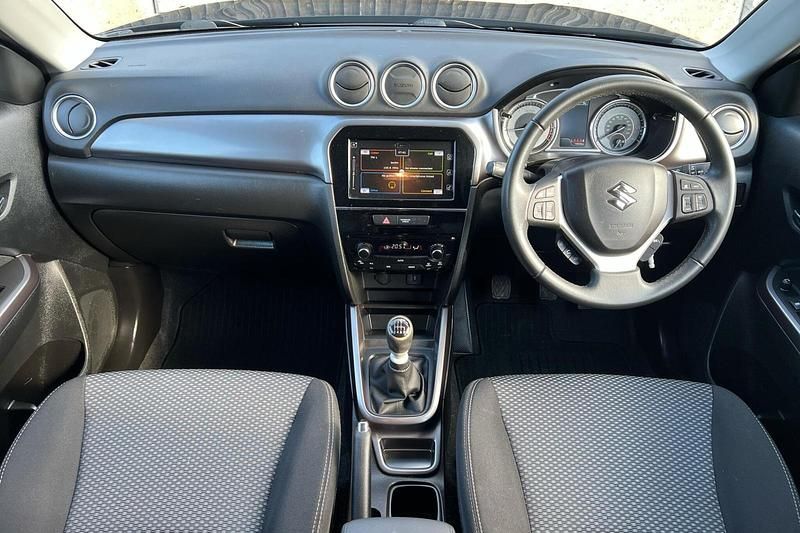 Second-hand Suzuki Vitara SZ-T 2023 Negru SUV