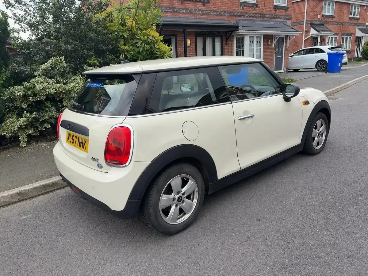 Used Mini ONE Hatch 102 HP (75 kW) 2017 White Hatchback