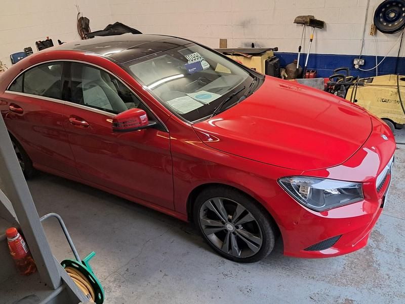 Used Mercedes CLA180 122 HP (89 kW) 2015 Red Sedan