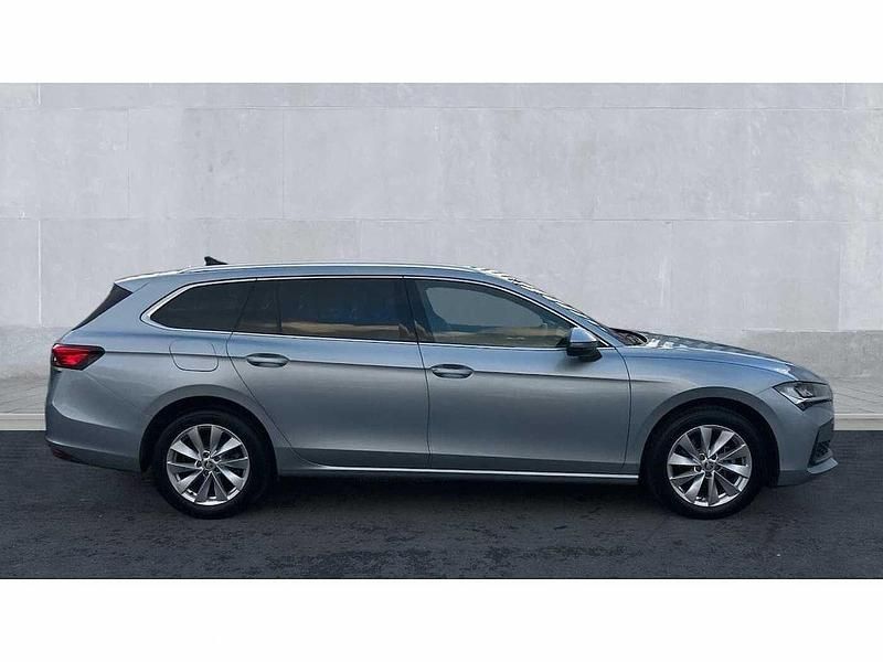 Used Skoda Superb SE L 193 HP (141 kW) 2024 Pebble silver metallic Estate