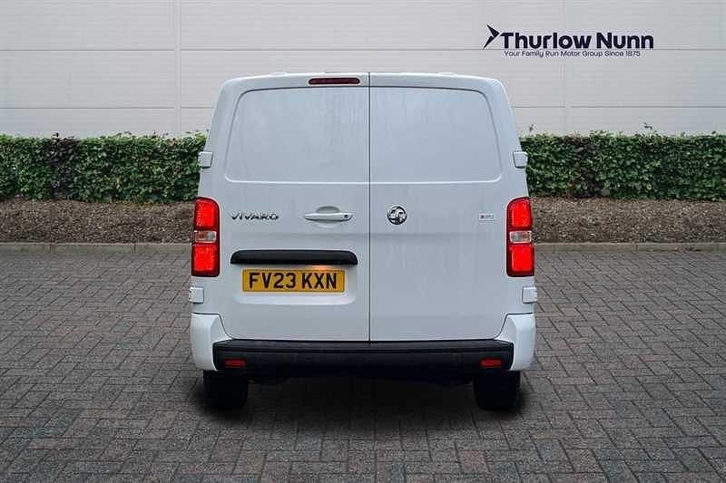 Used Vauxhall Vivaro 145 HP (106 kW) 2023 White MPV
