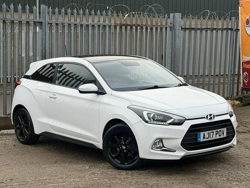 White Used 2017 Hyundai i20 SE Coupe | £5,095 (Fair price) - Image 1/4