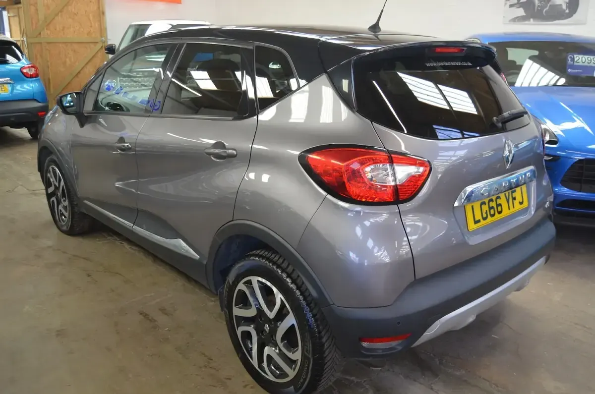 Used Renault Captur Signature 90 HP (66 kW) 2016 Grey SUV