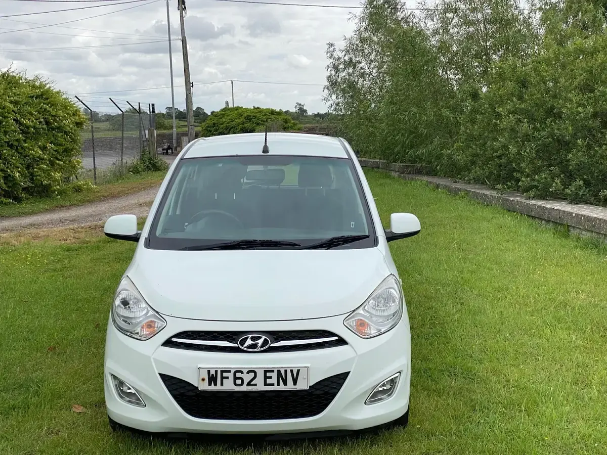 Used Hyundai i10 Active 86 HP (63 kW) 2012 White Hatchback