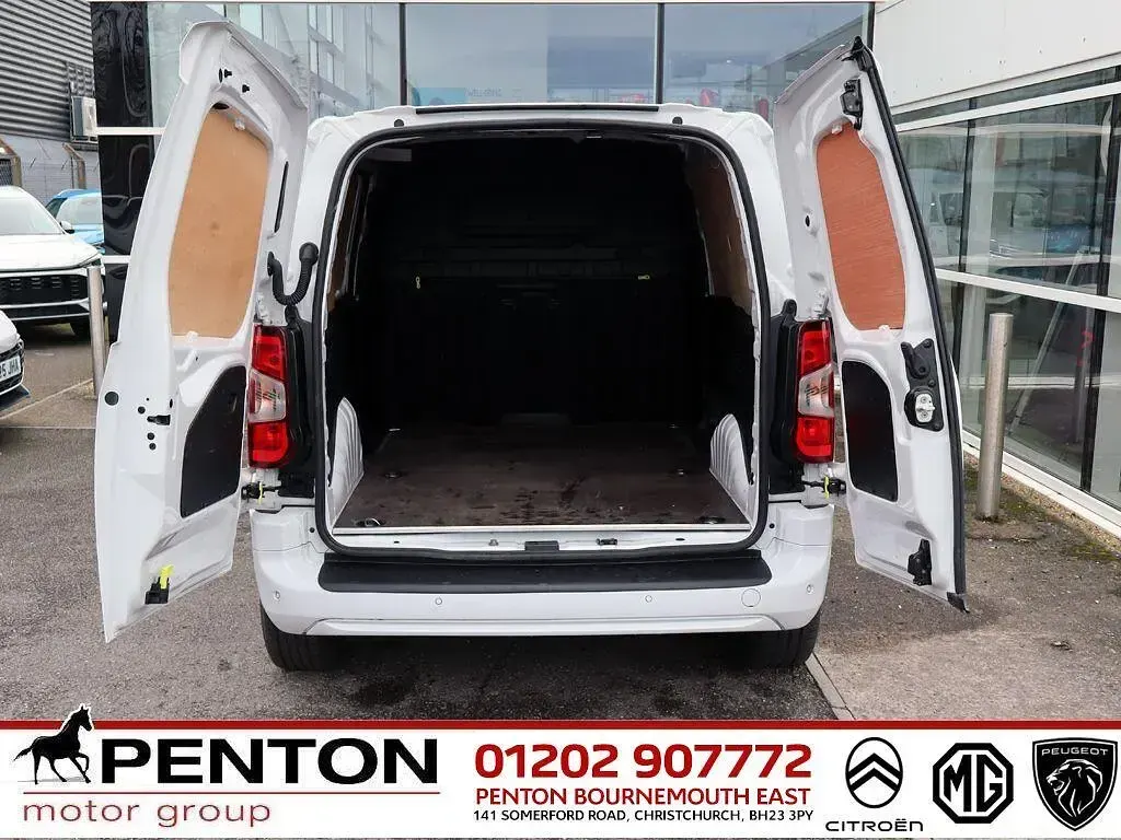 Used Vauxhall Combo S 100 HP (73 kW) 2023 White MPV