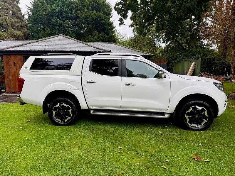 Used Nissan Navara Tekna 190 HP (139 kW) 2021 White Pickup