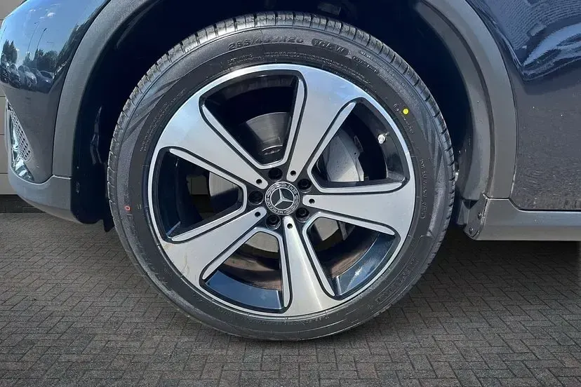 Used Mercedes GLC250 Urban 208 HP (152 kW) 2019 Black SUV