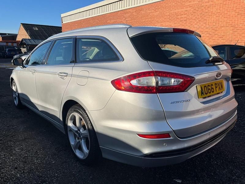 Usado Ford Mondeo Titanium 180 HP (132 kW) 2016 Prateado Carrinha