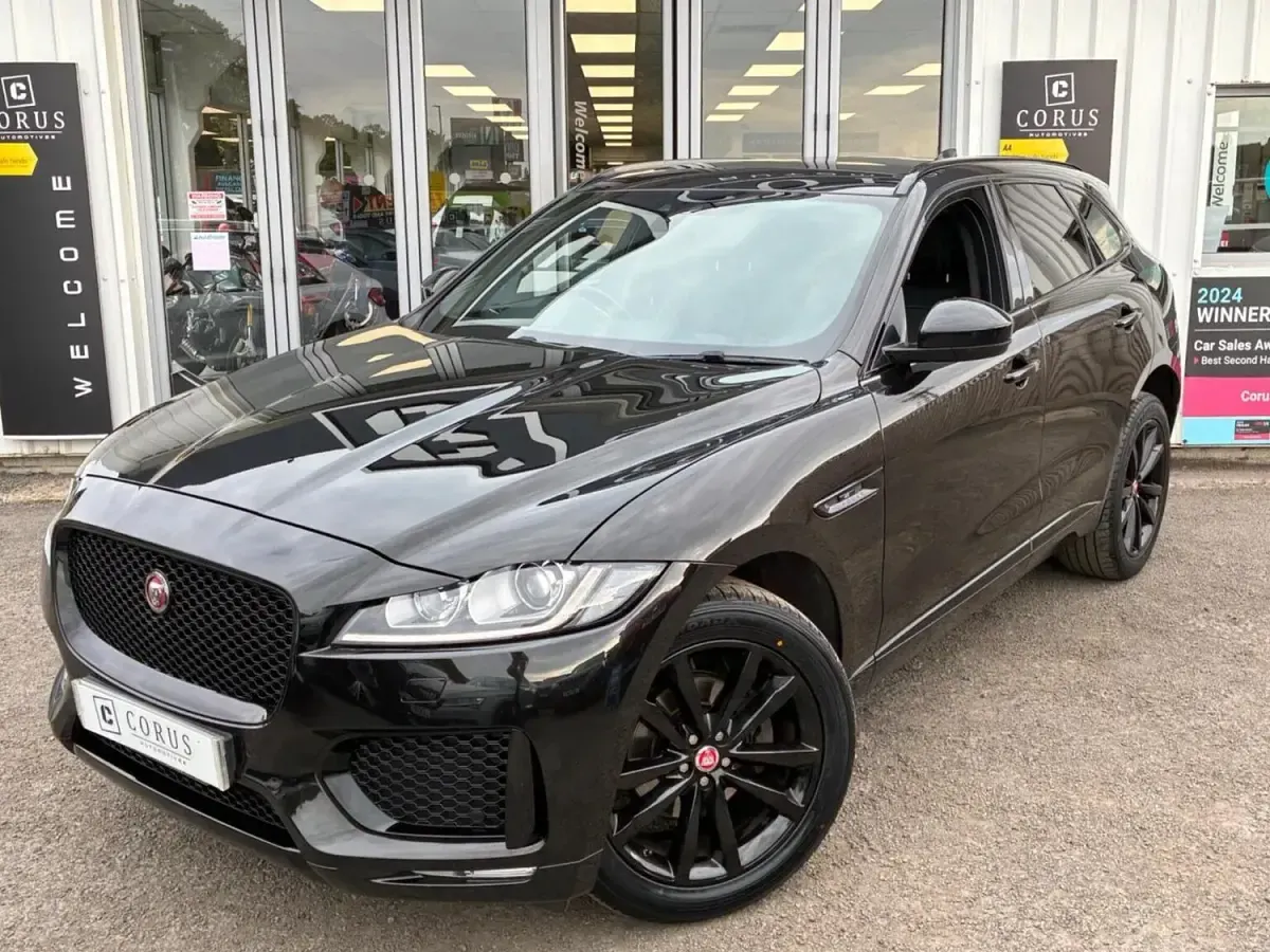 Begagnad Jaguar F-Pace Chequered Flag 2020 Svart SUV