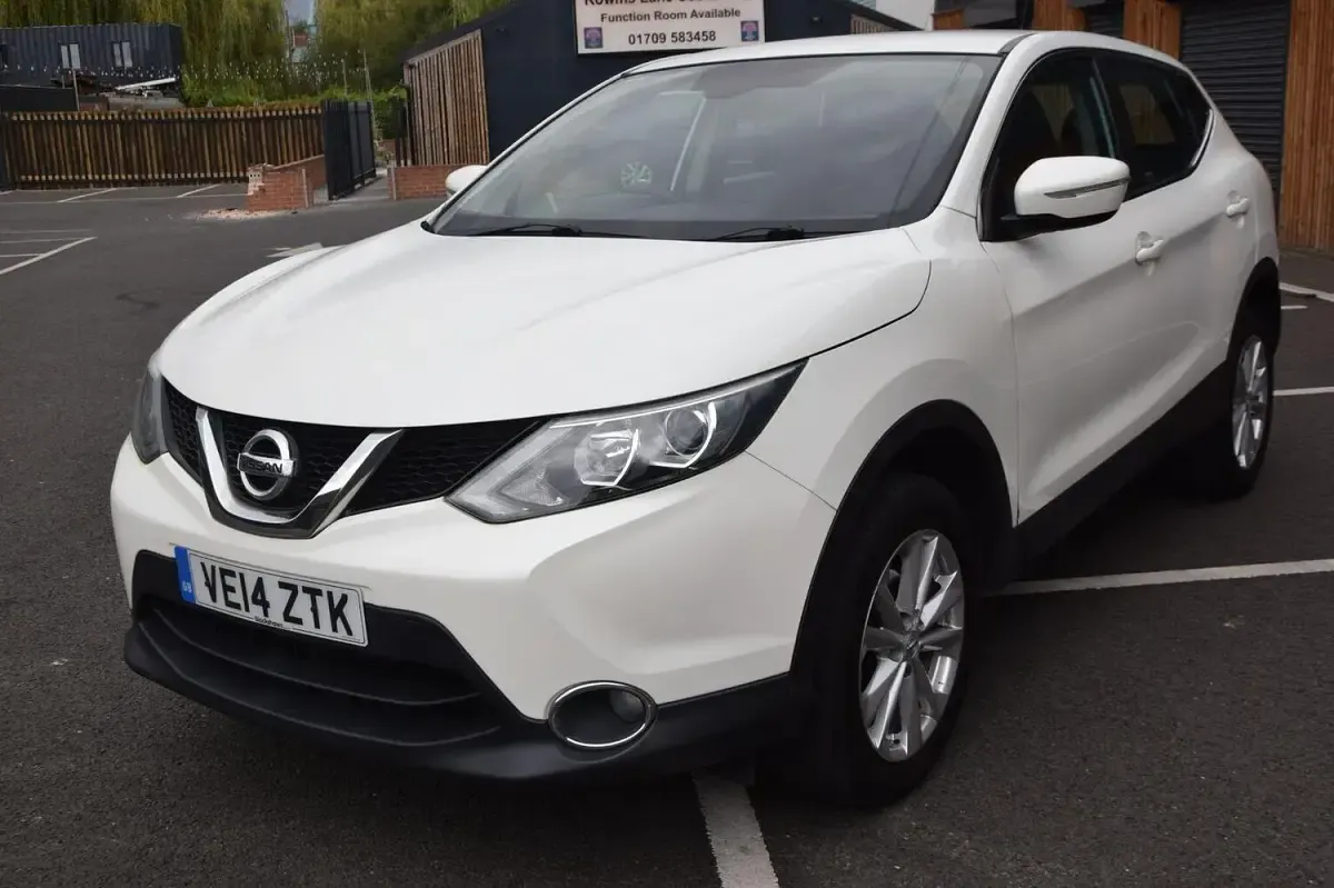Used Nissan Qashqai Acenta 115 HP (84 kW) 2014 White SUV