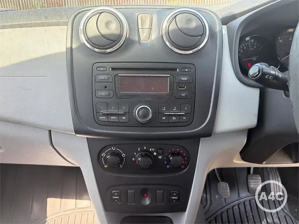 Used Dacia Sandero Ambiance 75 HP (55 kW) 2013 White Hatchback