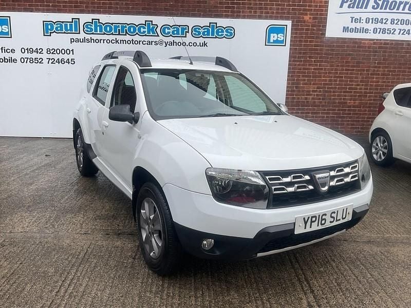 White Used 2016 Dacia Duster Lauréate Hatchback | £4,965 (Good price) - Image 1/4