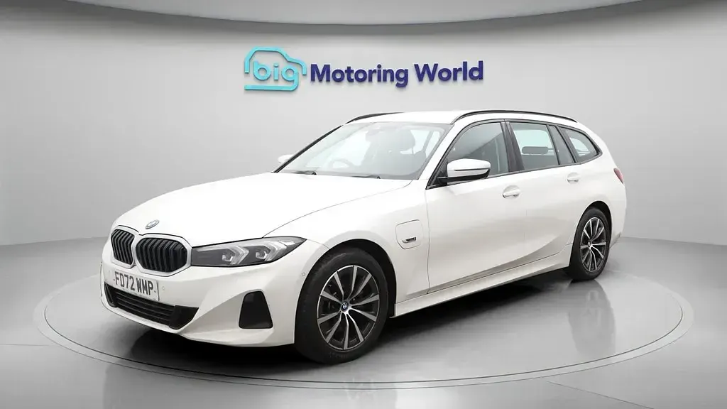 Used BMW 330e Sport Line 292 HP (214 kW) 2023 White Estate