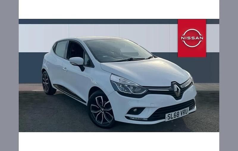 Used Renault Clio IV Play 75 HP (55 kW) 2018 White Hatchback