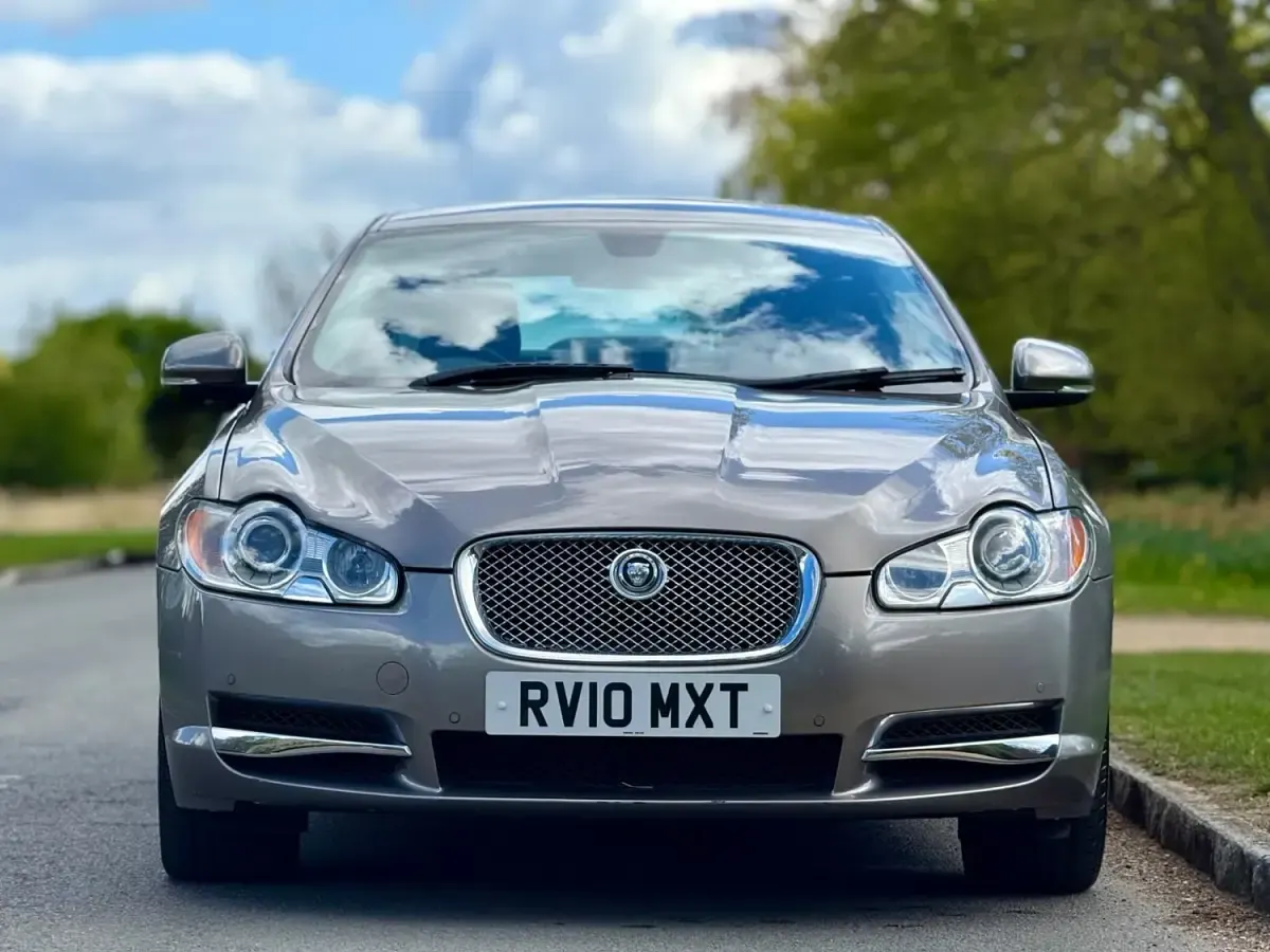 Second-hand Jaguar XF Premium Luxury 2010 Gri Berlinǎ