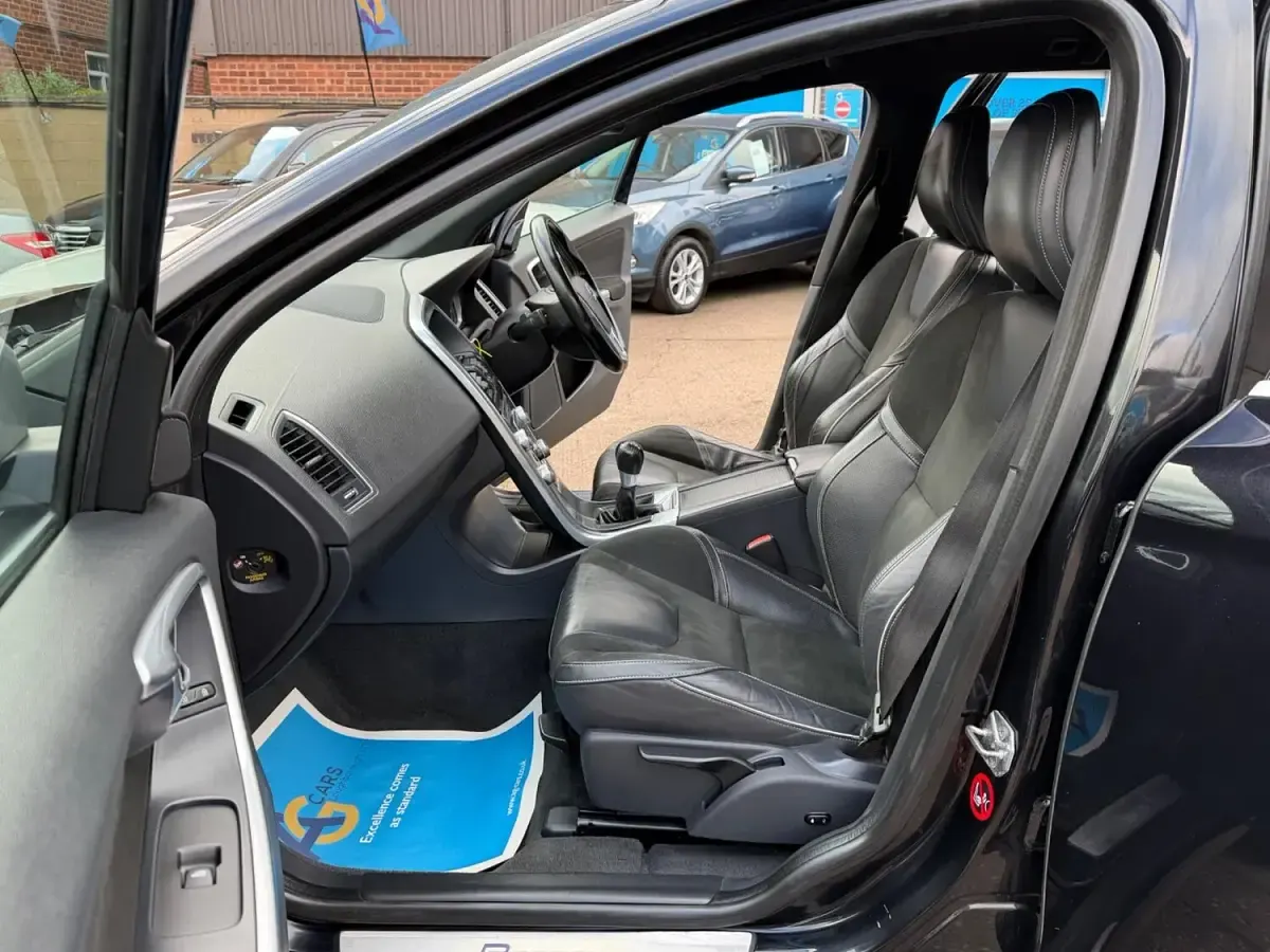 Used Volvo XC60 R-Design 181 HP (133 kW) 2014 Black SUV