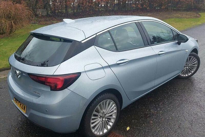Used Vauxhall Astra Elite 150 HP (110 kW) 2017 Silver Hatchback