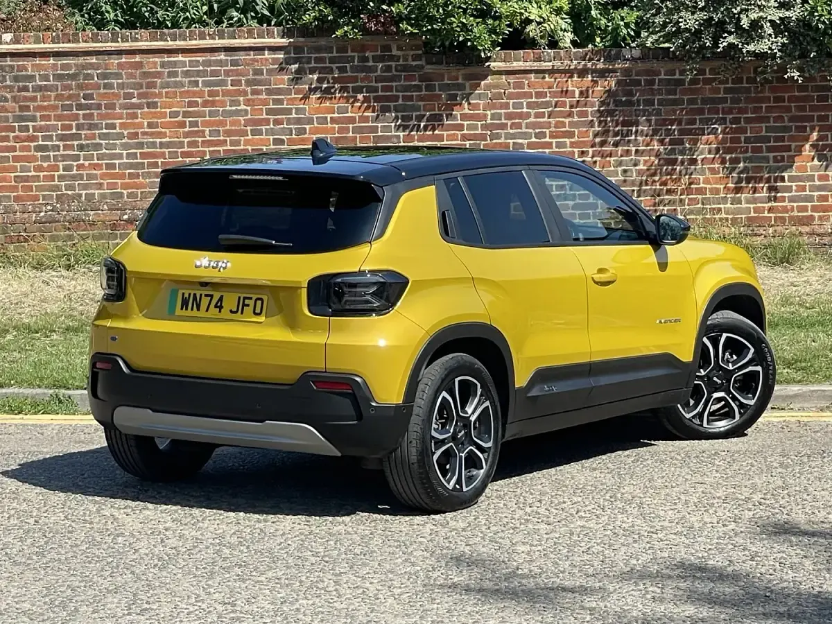 Used Jeep Avenger Summit 114 kW (156 HP) 2024 Yellow/black SUV