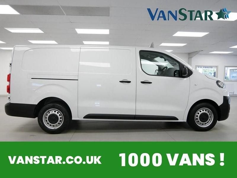 Second-hand Peugeot Expert Premium 145 CP (106 kW) 2023 Alb Van