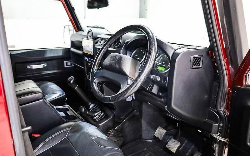 Used Land Rover Defender 124 HP (91 kW) 2015 Estate