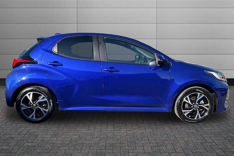 Used Toyota Yaris Hybrid Design 116 HP (85 kW) 2024 Juniper blue Hatchback