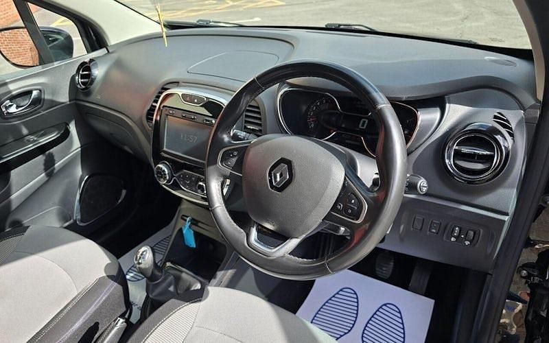 Usado Renault Captur Dynamique 90 HP (66 kW) 2016 Preto SUV