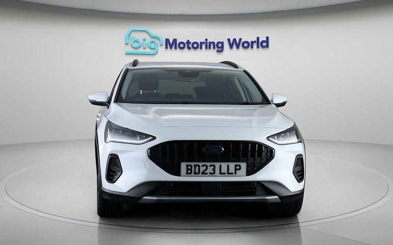 Begagnad Ford Focus Active 125 HK (91 kW) 2023 Vit Halvkombi