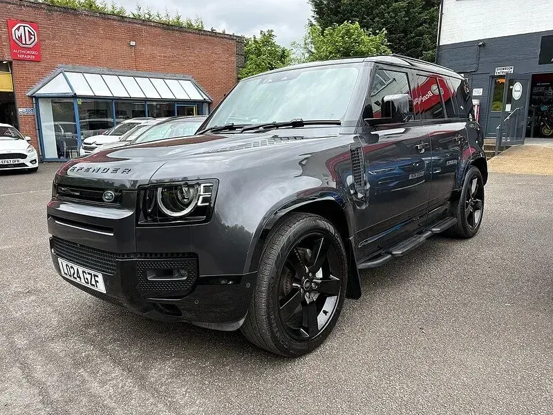 Used Land Rover Defender HSE Dynamic 300 HP (220 kW) 2024 Grey SUV