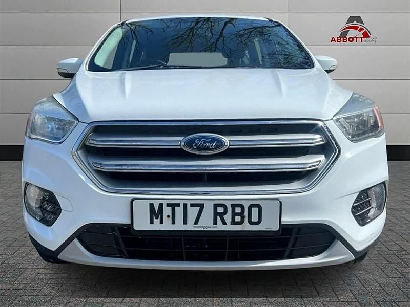 Used Ford Kuga Zetec 120 HP (88 kW) 2017 White SUV
